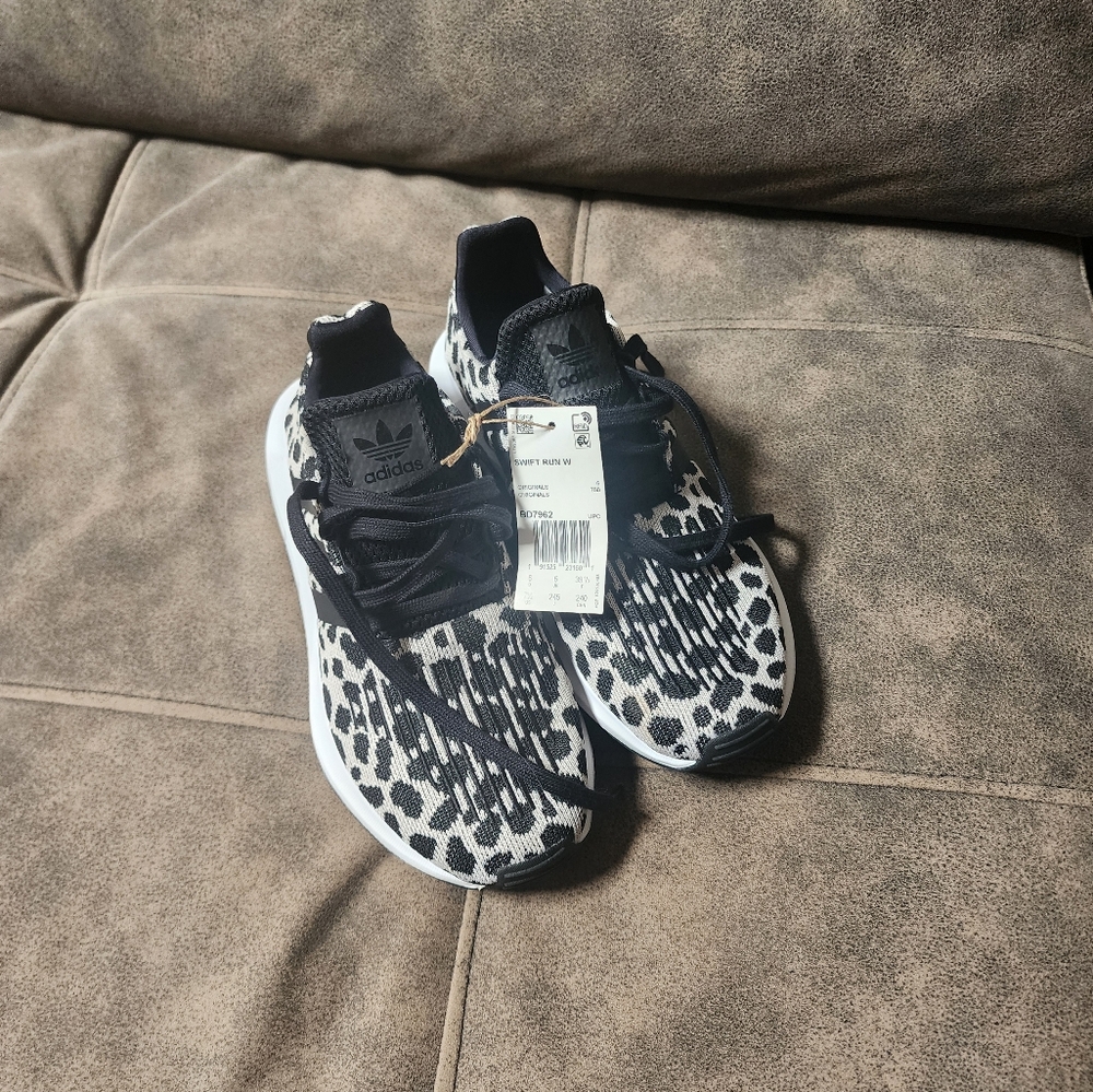 ADIDAS SWIFT RUN 7.5 BNWT